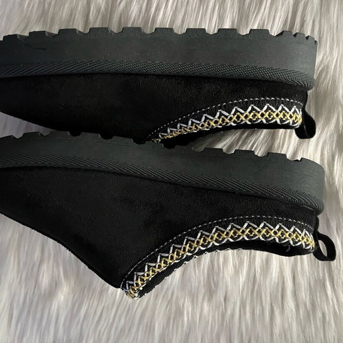 Women's black slippers new, closed design, comfortable