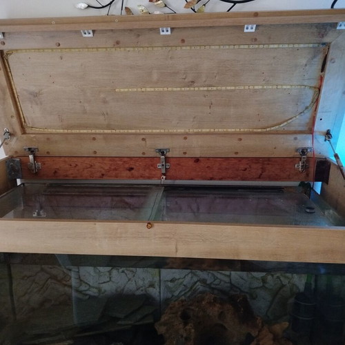 Aquarium furniture 350 liters used with EHEIM filter and LED lighting