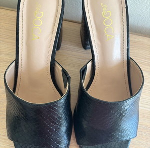 DOCA new black mules