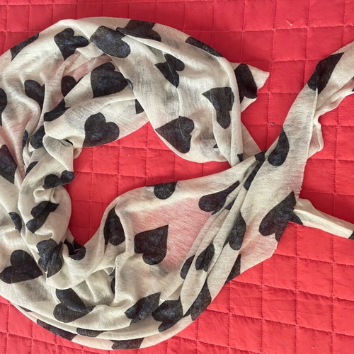 S.Oliver scarf like new, white with large gray hearts