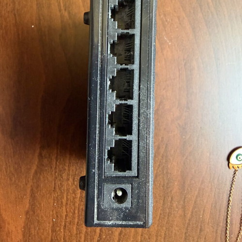 5-port Ethernet switch 10/100 Mbps