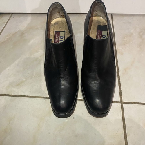 Leather shoes with heels used, black