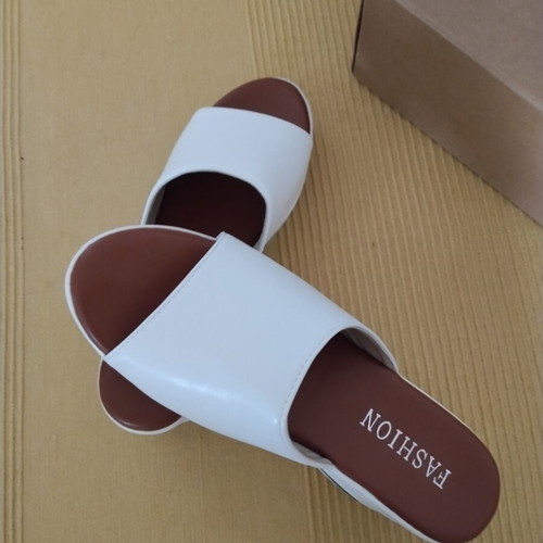 Slip-on platform sandals like new, size 39, white with brown insole
