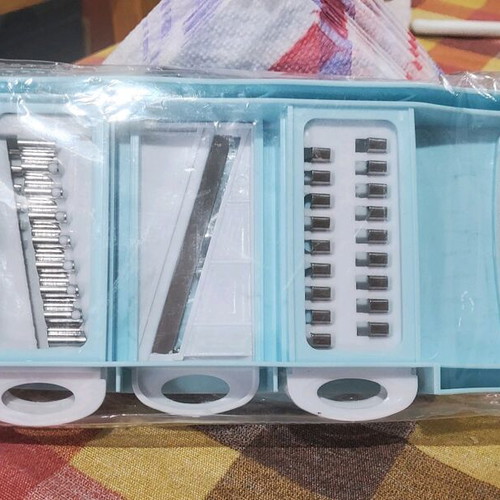 Vegetable cutter 5 in 1 new, blue color