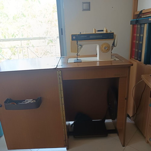 Singer sewing machine with cabinet, used, electric and foot pedal