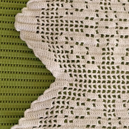 Vintage Handmade Crochet Table Runner like new, rustic design