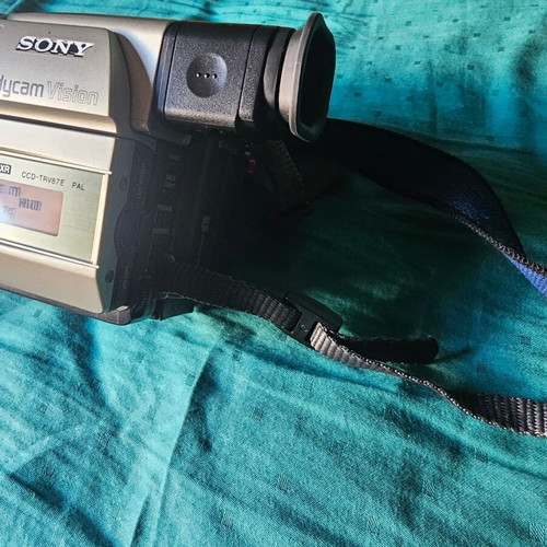 Sony Handycam 360x Vision Hi8 CCD-TRV87E camcorder