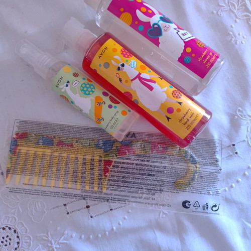 Avon Lama 4-piece strawberry scent kids care set