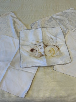 Zara Home pillowcase set like new, 5 pieces cream shells damask