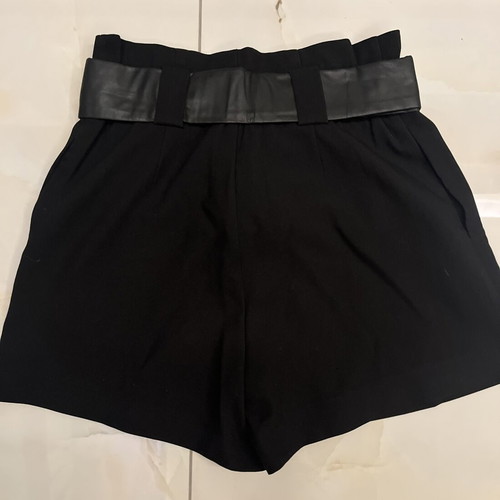 Stradivarius shorts with belt and side pockets, like new, size S