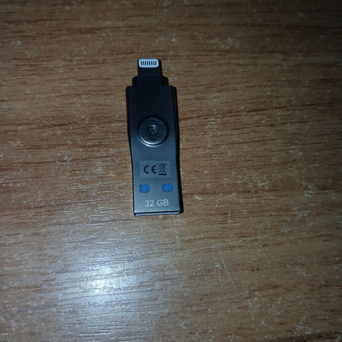 USB flash drive 32 GB