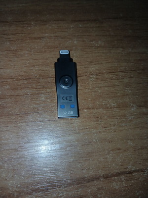 USB flash drive 32 GB