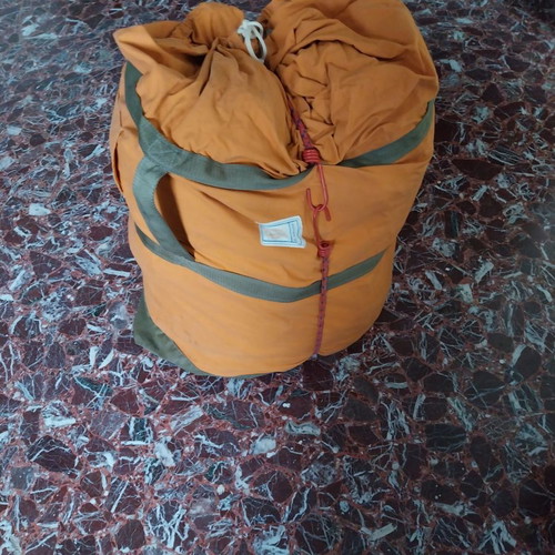 Camping tent used for 4 people in good condition