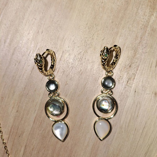 Jewelry set necklace and earrings gold color, new with snake clasp and stones
