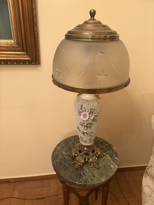 Capodimonte porcelain vase lamp used with brass details and matte glass shade