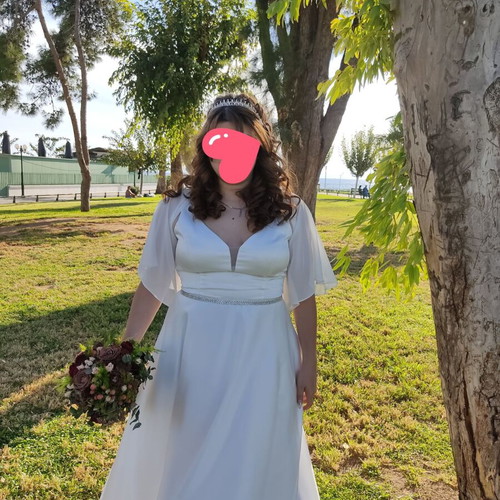 Wedding dress like new with crystals and white bolero
