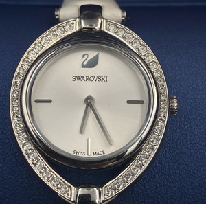Νέο γυναικείο ρολόι Swarovski Stella Quartz με κρύσταλλα και ατσάλινη κάσα