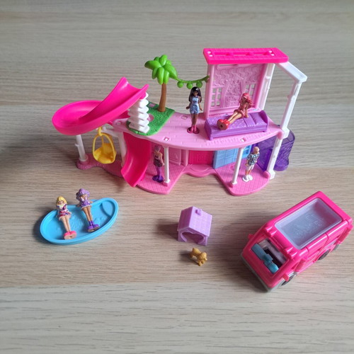 Barbieland Barbie Mini House with Mini Vehicles and 6 Mini Figures like new