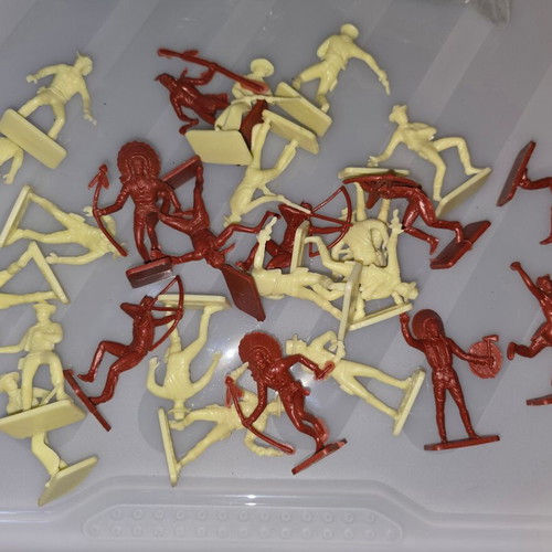 Solpa Greek toy soldiers like new, cowboys and Indians