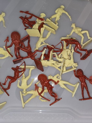 Solpa Greek toy soldiers like new, cowboys and Indians
