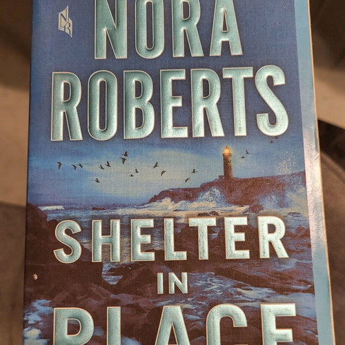 Shelter in Place by Nora Roberts like new, English