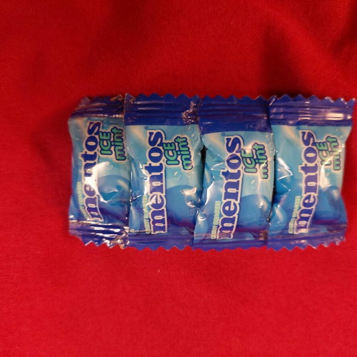 Mentos hair clip used, blue vintage