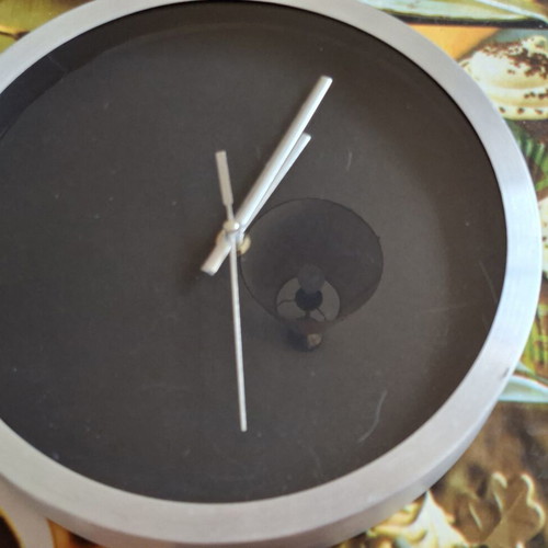 Wall analog clock like new, gray