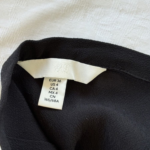 H&M skirt size 36 like new, black