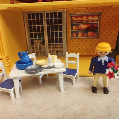 Playmobil 5763 Dollhouse with Carry Handle like new