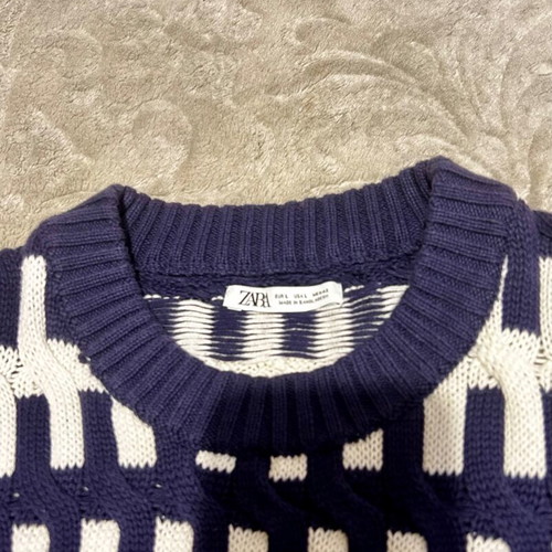 Zara knitted sweater with round neckline blue-white like new