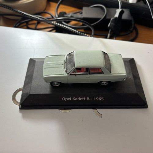 Opel Kadett 1:43 like new with magazine