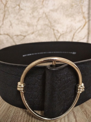 H&M women's wide belt like new, black with gold buckle