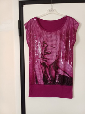 Women's blouse L like new fuchsia with Marilyn Monroe sequins