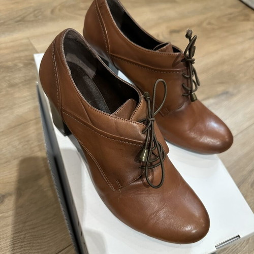 Esthissis leather brown shoes size 38