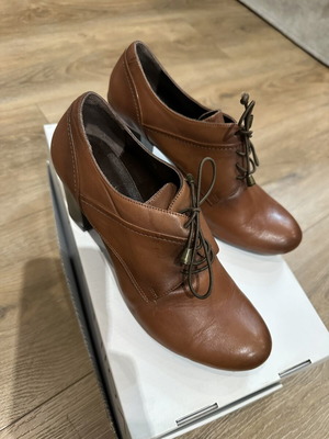 Esthissis leather brown shoes size 38