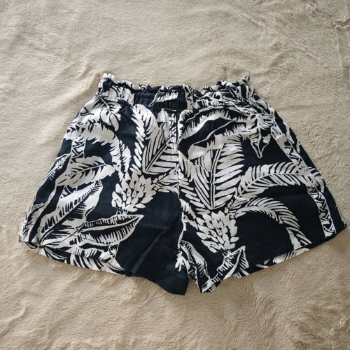 H&M summer shorts like new, 100% linen, high waist, black and white, XS