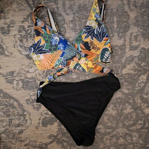 Shein one-piece swimsuit with cutouts like new, black and multicolor