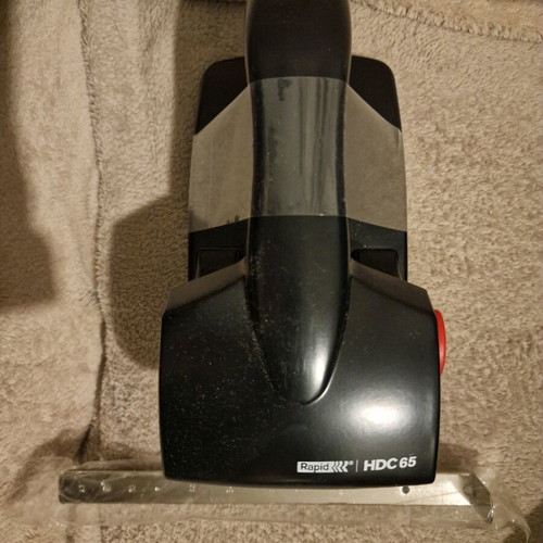 Hole puncher new with ergonomic handle and metal parts
