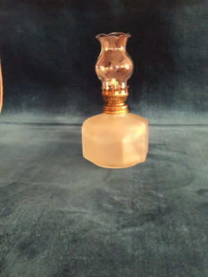 Oil lamp like new with minor body imperfection