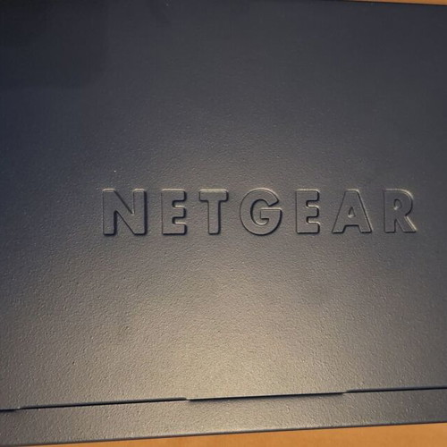 Netgear ProSafe 24 Port Gigabit Switch JGS524v2 like new