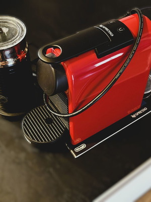 Nespresso Essenza Mini De'Longhi με αφρογαλιέρα Aeroccino σαν καινούργιο