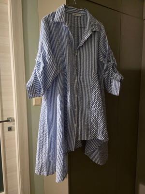 Striped shirt Celestino one size like new, white and blue