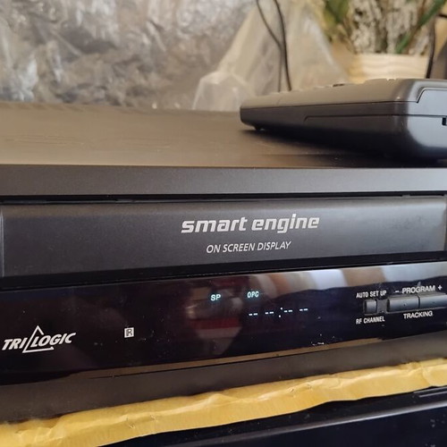 Sony SLV-E130 VHS Video Cassette Recorder (VCR)