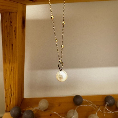 Pearl jewelry set like new with gold and silver tones