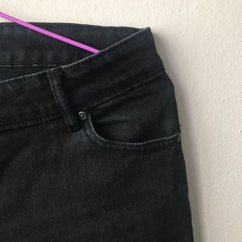 Zara Jean black like new, size 42 with 2 pockets and zipper