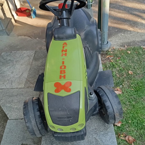 Class Tractor ride-on toy like new