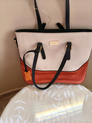Tricolor shoulder bag like new with gold details