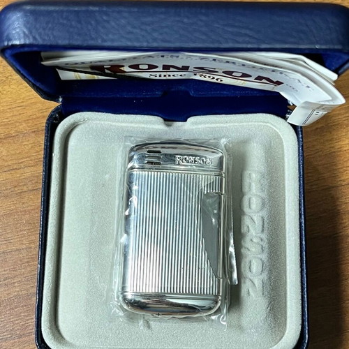 Ronson lighter like new, authentic