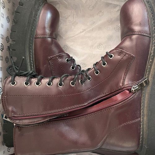 Migato women's boots used, burgundy