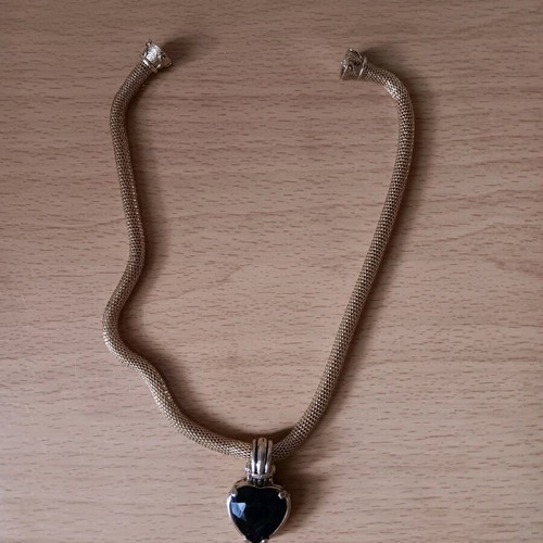 Faux pendant with black heart and magnetic clasp, new